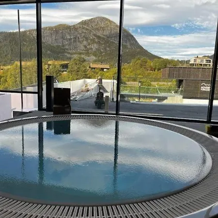 Great Mountain With 12 Beds